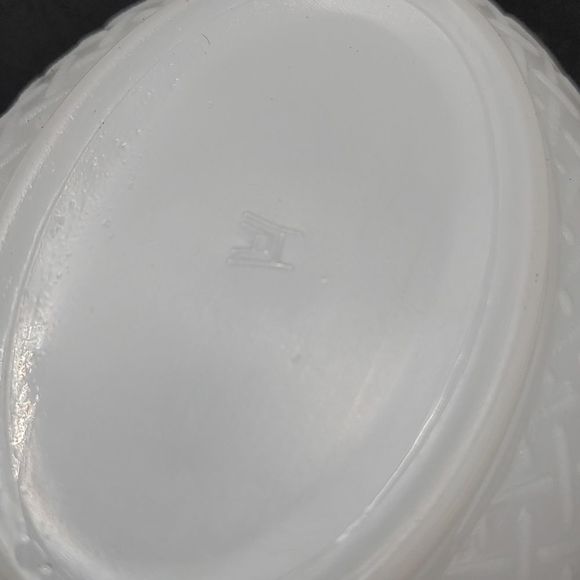 2 Hazel Atlas Milkglass Nesting Hens - Picture 10 of 10